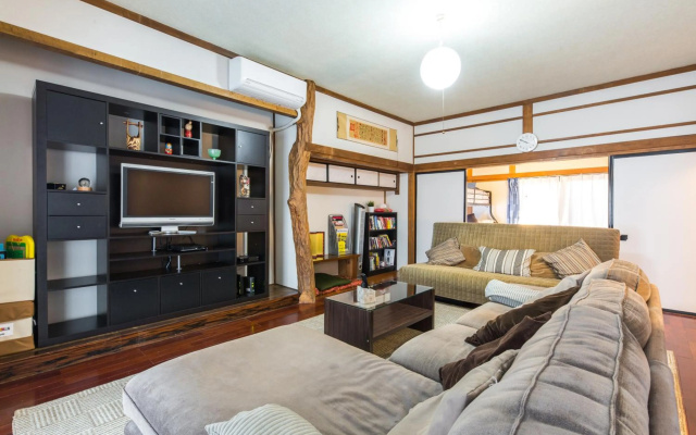 Samurai House - Large Family House, West Shinjuku – Guest Rooms – Tokyo