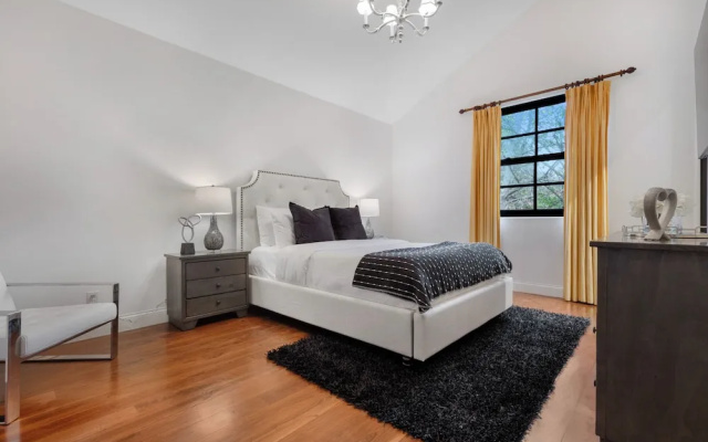 Spanish Villa - Stunning Coldwater Canyon Villa With Pool and Views