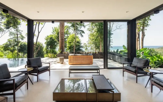 w Spectacular 4BR Villa in Costa Rica