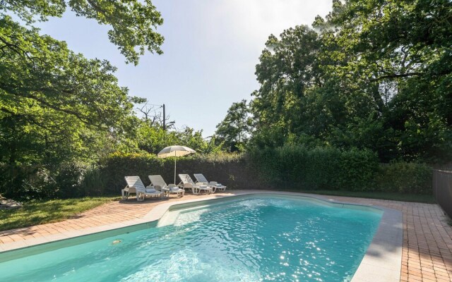 Cozy Holiday Home in Saint-Denis with Swimming Pool