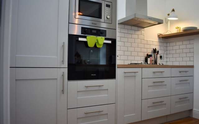 Beautiful 2 Bedroom Cottage in Trendy Portobello