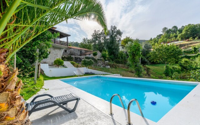 T4 House With Outdoor Pool and Wonderful Views