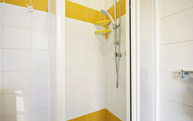 Cozy & Lively Vatican Apartment