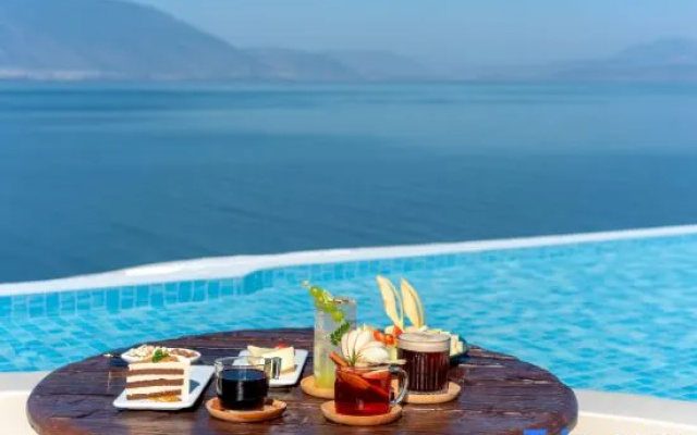 See the Mountains Again | Holiday Villa · Mountain · Seaview Holiday Hotel