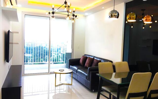 Gold Bee Apartment - Saigon Royal