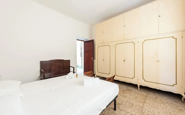 Spacious 2-bedroom flat near the beach