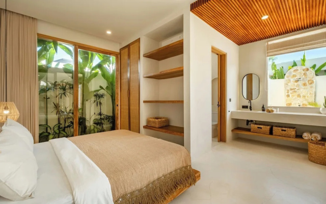 Villa Rheia Pererenan – Guest Rooms – Tumbak Bayuh
