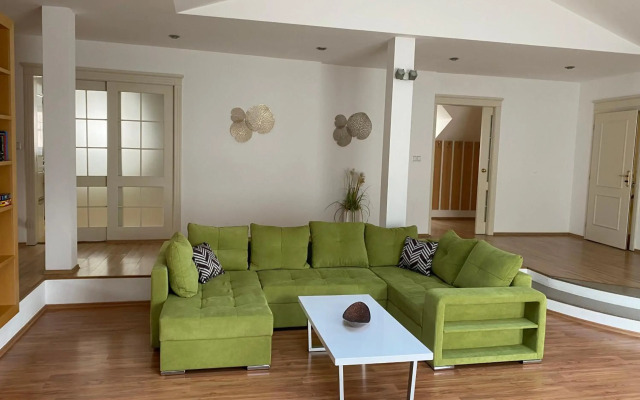Ontario Hotel Garni