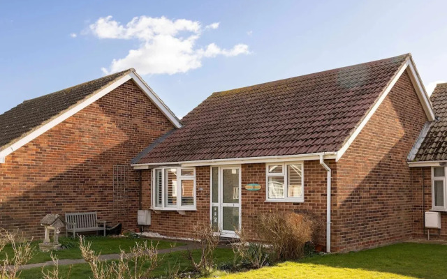 Seaside Retreat - Five Minutes to Beach Village