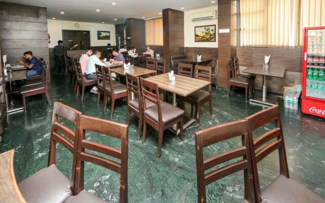 Lucky Hotel Goregaon