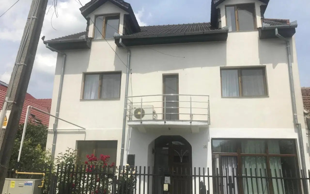 Spacious and cozy 3BD+Terrace Couples Apartment