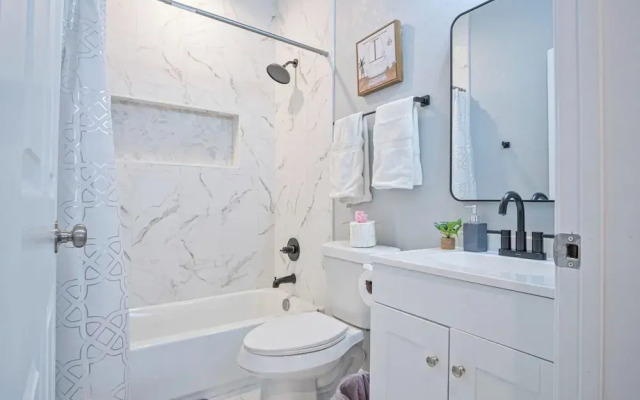 Lovely & Charming 4br/2.5ba Near Downtown's Prime