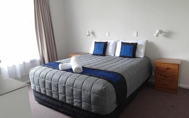 Admiral Motel