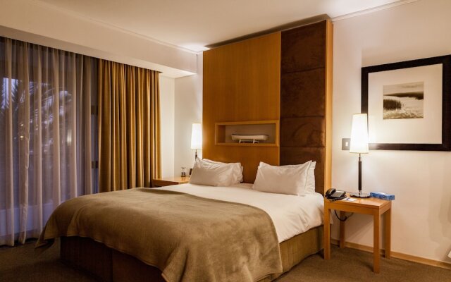 Island Club Hotel & Apartments