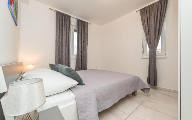 Star 6 modern & centrally ap for 6