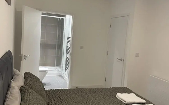 2 Bedroom Luxury Apartment in Barking