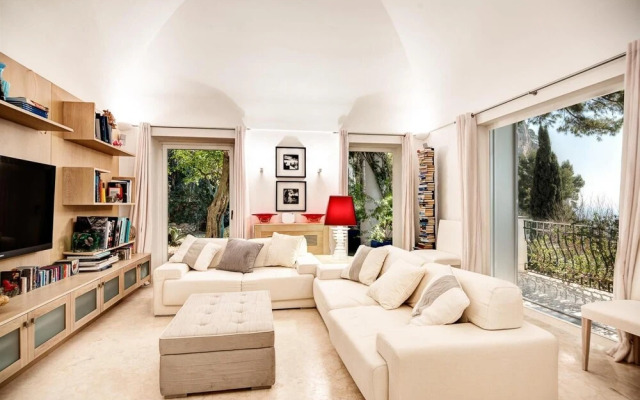 Villa Bougainvillea - Luxury Capri Villa With Views