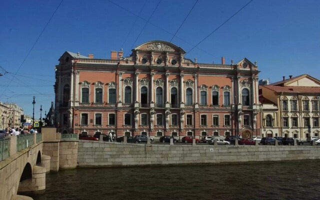 Anichkov Bridge Living Quarters