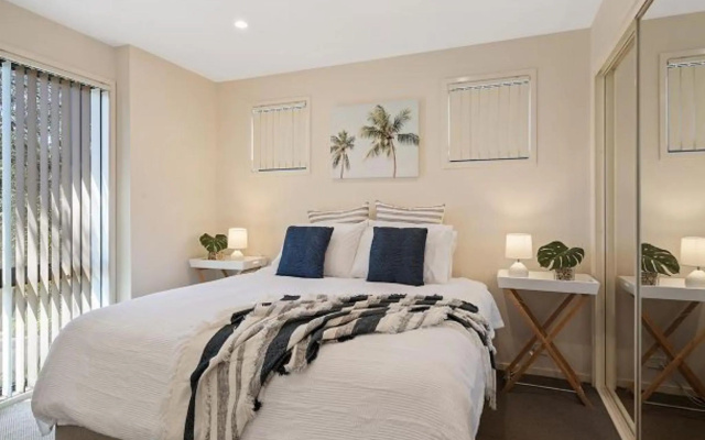 A Tropical Oasis with Views Over Jervis Bay 100m to Orion Beach – Guest Rooms – Vincentia