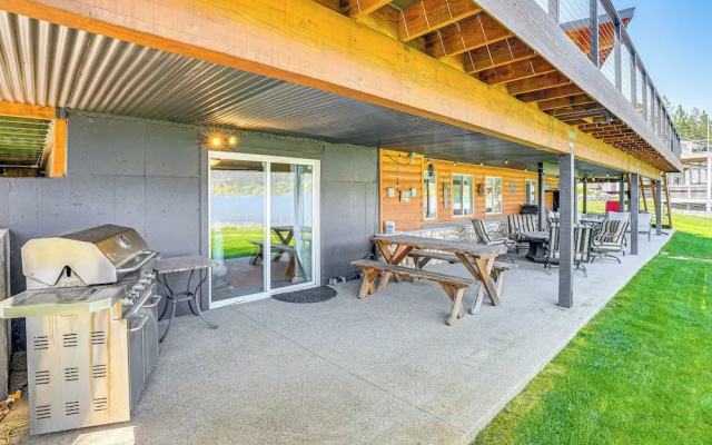 Lakefront Retreat w/ Kayaks, Paddle Boards & Deck!