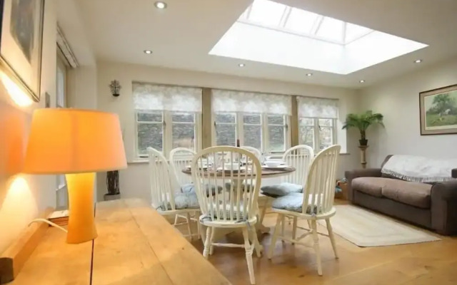 Coach House Burford, Burford