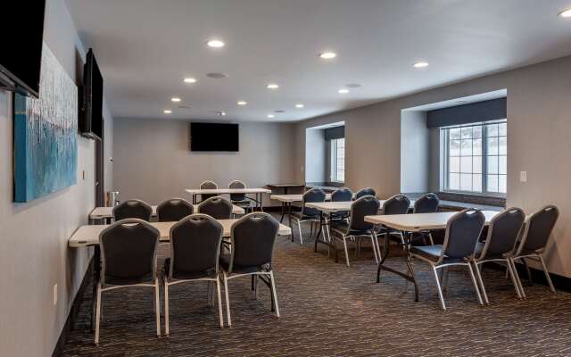 Best Western Plus Woodstock Inn & Suites