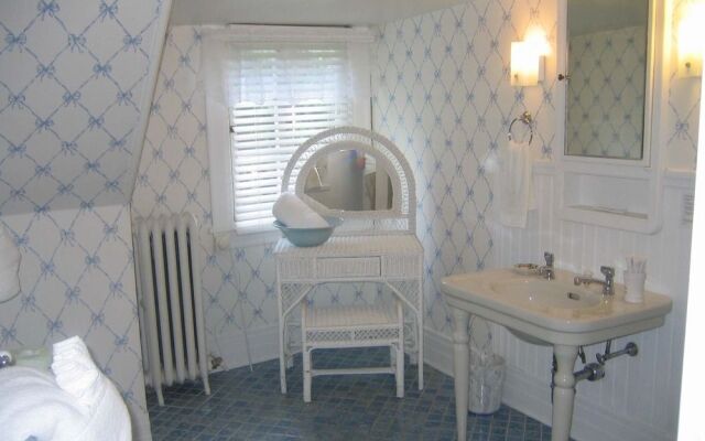 The Four Chimneys Inn