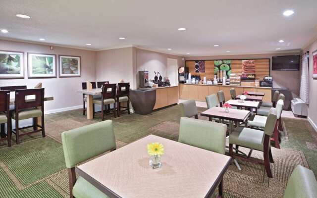 La Quinta Inn & Suites by Wyndham Mansfield OH