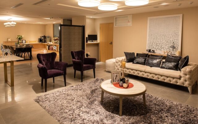 N hotel