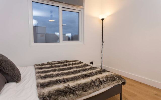 2 Bedroom Apartment near Clapham Common Sleeps 4