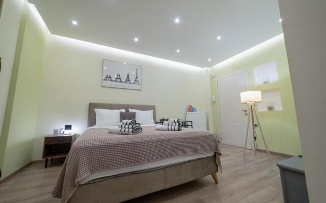 Luxury Suites with KING-SIZED bed