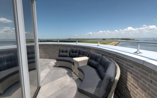 Premium Apartment With Covered Terrace