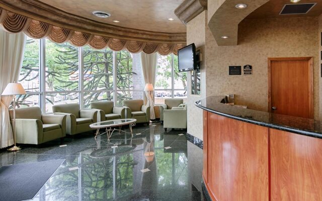 Best Western Plus Uptown Hotel