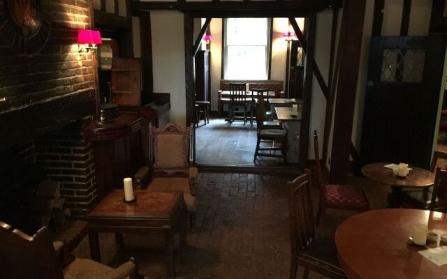 The Leicester Arms Hotel