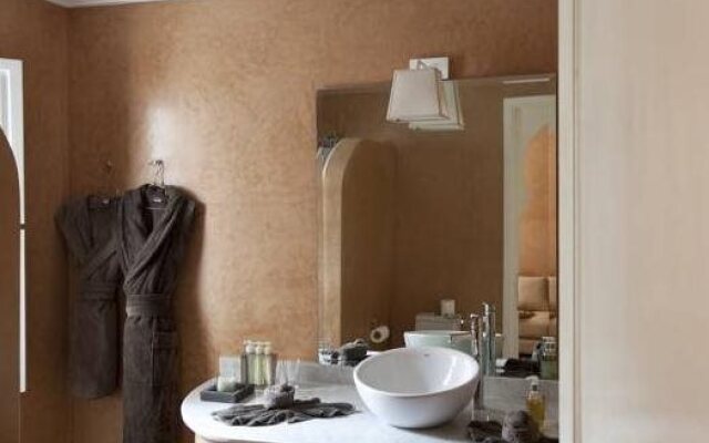 Riad Dar White