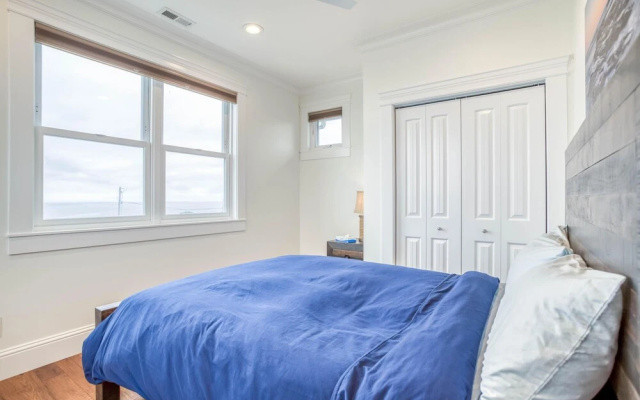 Breathtaking Ocean Views and Modern Luxury - Exquisite Coastal Retreat