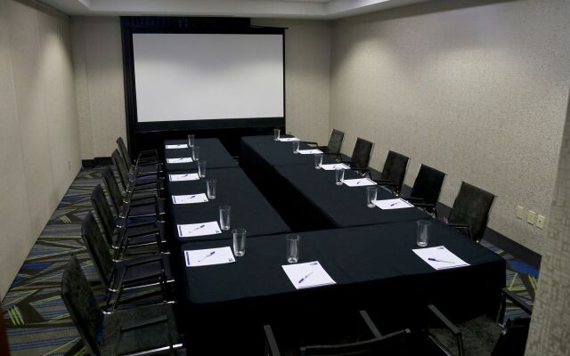 Holiday Inn Express & Suites Brampton by IHG