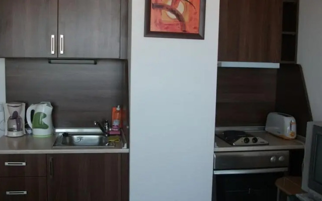 Lucky Beach Apartments