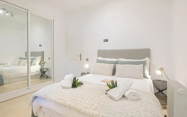 Puerto Banus Near La Sala By The Sea