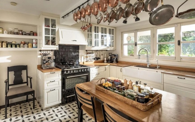 Enchanting 22 000m2 Property and Elegant 5 Bedroom Manor
