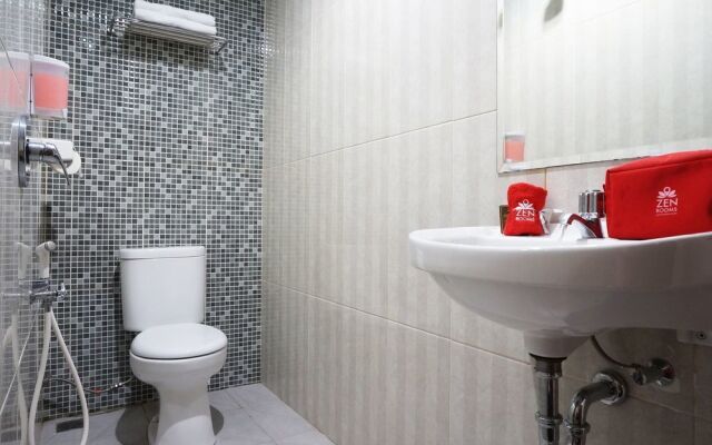 Zen Rooms Near Tunjungan Plaza