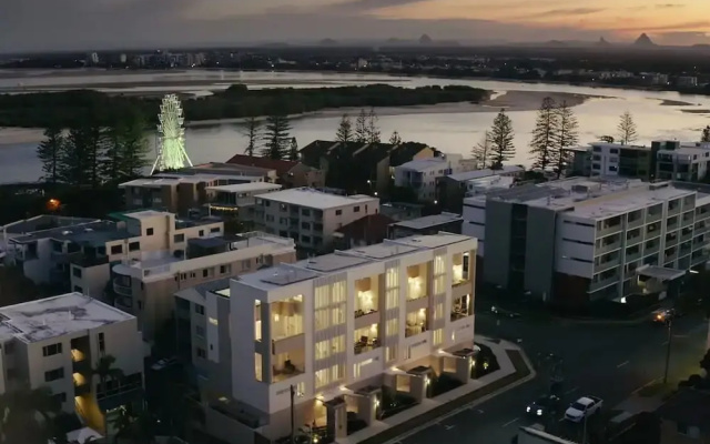 Luxury 5-floor Unit With Ocean Views Near Beach