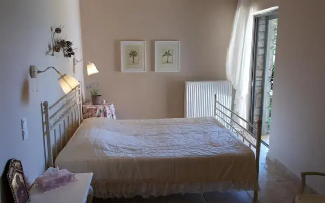 Skaloma Villas Art 1