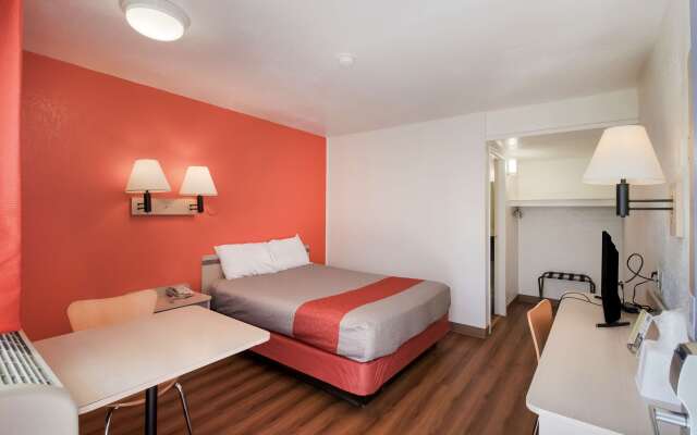 Motel 6 Moses Lake, WA