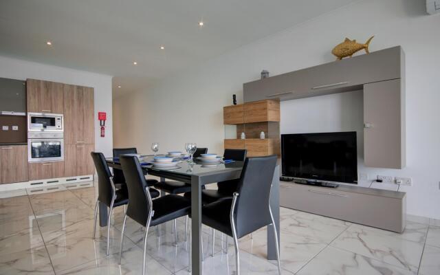 ★ Enjoy Beach & Sea Views in a Modern 3 BR APT ★