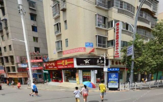 New Joy Hotel (Internatial Trade Spring Department Store Shopping)