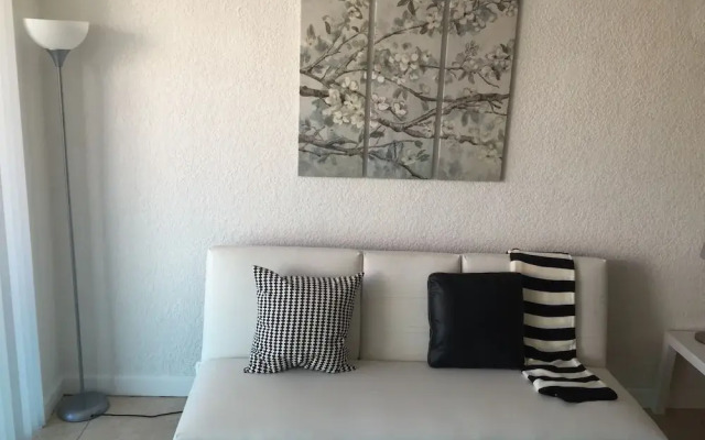 Beach Apartments Hollywood