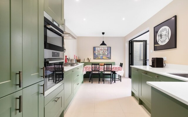 Green Retreat On Askew Crescent