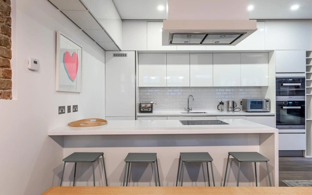 Quiet 2 Bed 2 Bath Mews House South Kensington