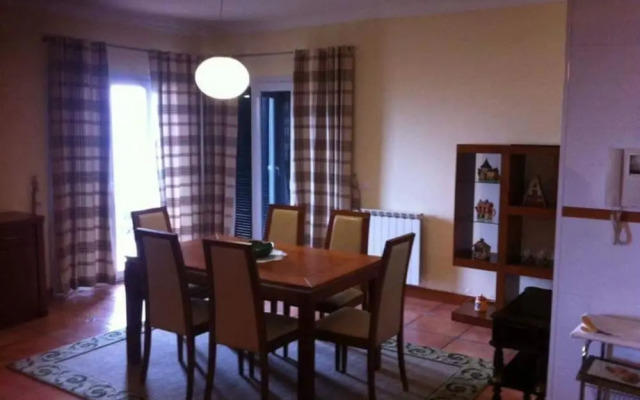 P Delgada 3-bed House, Sleeps 6, Parking & Seaview